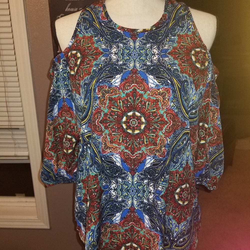 NWOT Renee C. Cold Shoulder Paisley Blouse Sz S